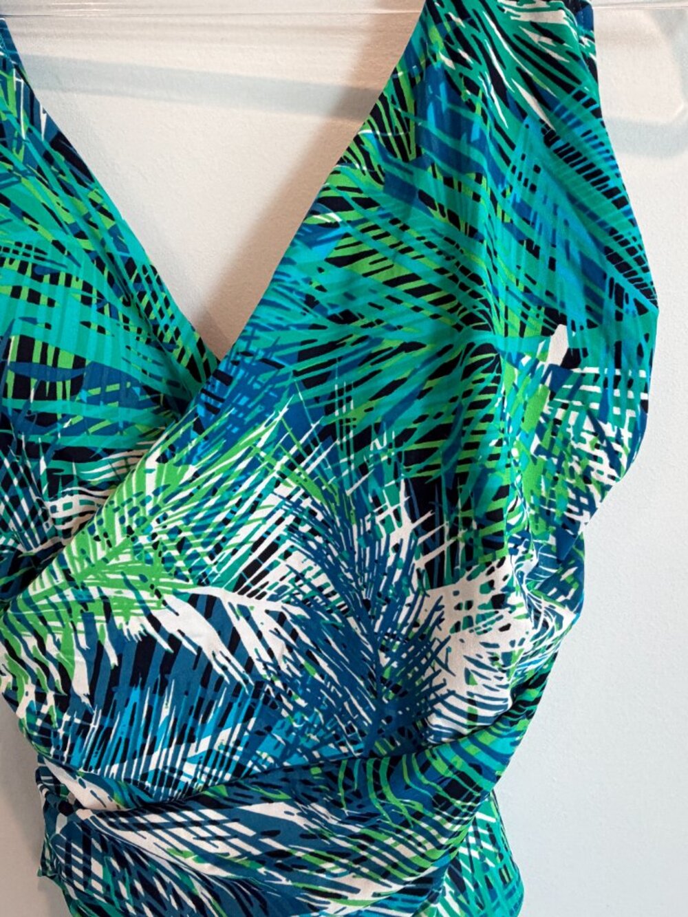L.L. Bean Slimming One-Piece Swimsuit Tropical Palm Print Blue Green Size 12 EUC - Picture 4 of 4